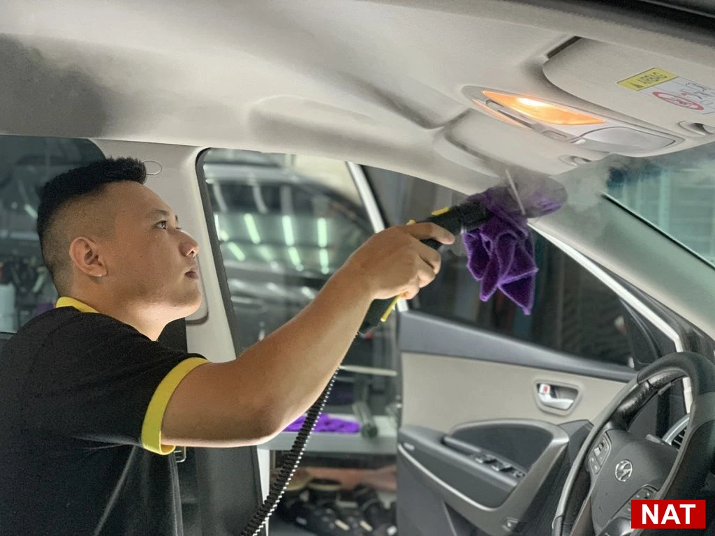 Liệu có nên tự vệ sinh trần ô tô tại nhà